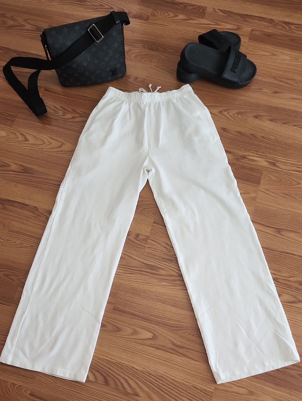 Brandy Melville Men's White Relaxed Drawstring Pants